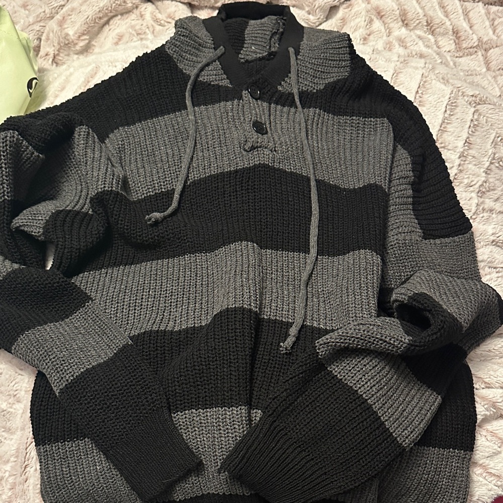 Stylish Turtleneck Sweater in Black and Gray